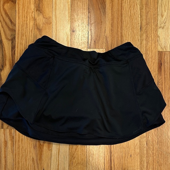 Athleta Dresses & Skirts - Athleta tennis skirt size XS. Built in mesh shorts, non-slip hem, ball pockets